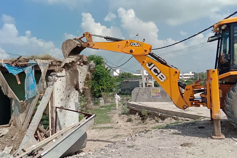illegal construction demolished in Kaithal