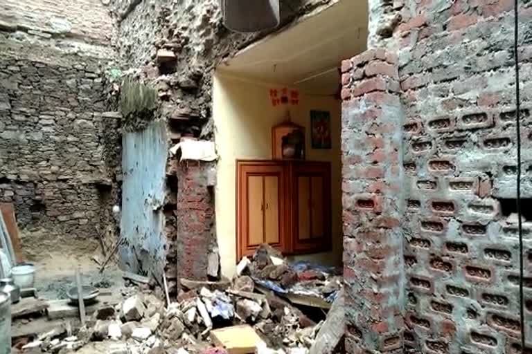 The wall of the house under construction collapsed in Begun, Chittorgarh, the death of the worker,Chittorgarh news,  चित्तौड़गढ़ न्यूज,  चित्तौड़गढ़ के बेगूं में हादसा,  Accident in Begun of Chittorgarh,  बेगूं में निर्माणाधीन मकान की दीवार ढही,  wall of house under construction collapsed in Begun,  राजस्थान न्यूज,  राजस्थान लेटेस्ट न्यूज,  बेगूं लेटेस्ट न्यूज,  rajasthan latest news,  Chittorgarh latest news