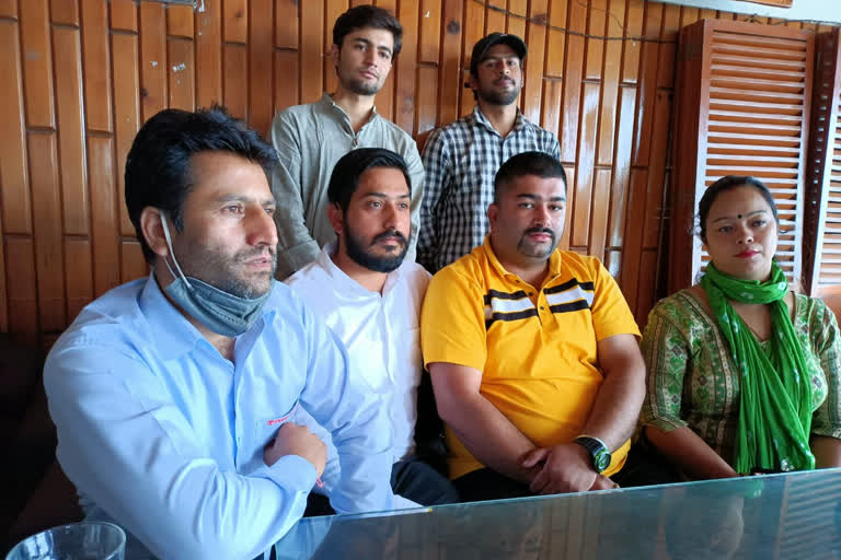 Press conference of the students of Manav Bharati University in Solan