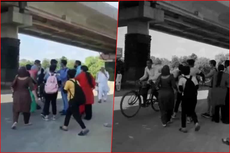 Ghaziabad Woman slaps youth in  middle of the road