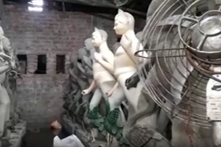 potters of Andul are facing problem due to heavy rain before durga puja
