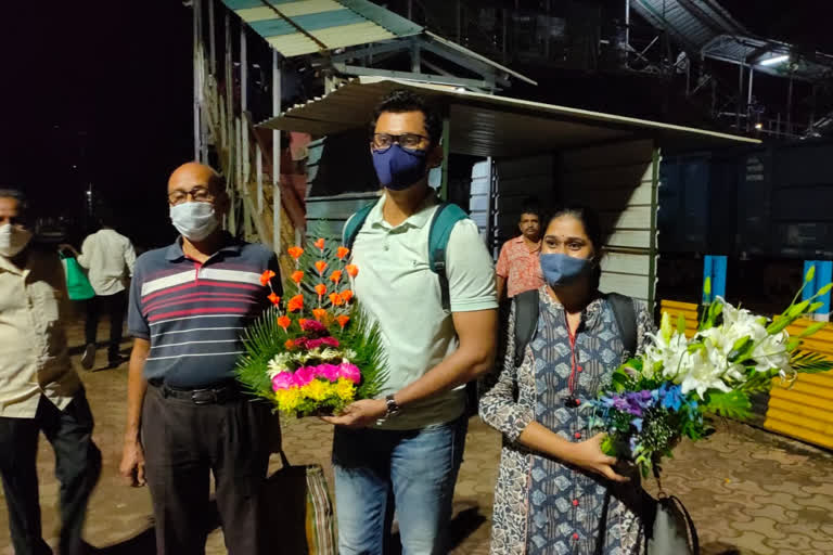 upsc-topper-subhankar-bala-felicitated-after-returning-home