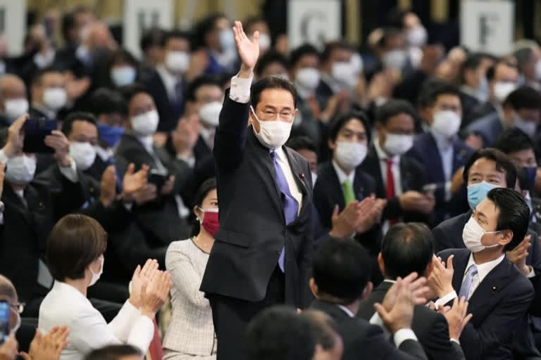 japans ex top diplomat kishida to become new pm