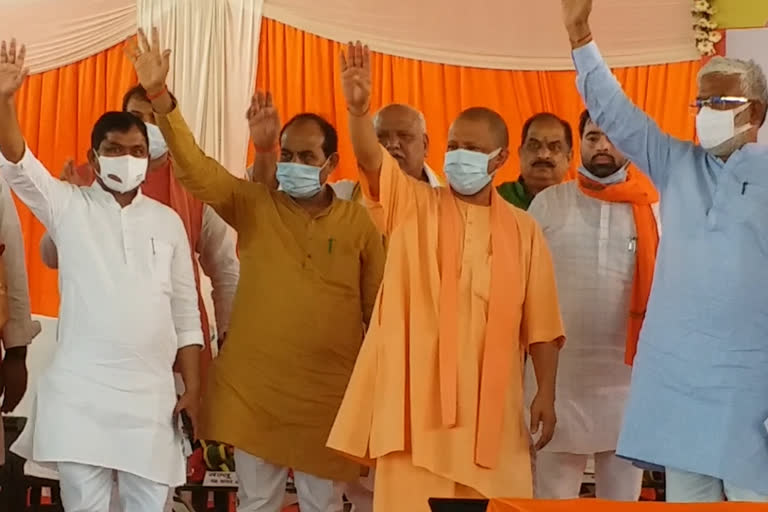 cm yogi adityanath address public meeting in barabanki