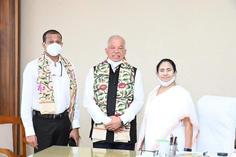 गोव्याच्या माजी मुख्यमंत्र्यांचा दहा नेत्यांसह तृणमूलमध्ये प्रवेश