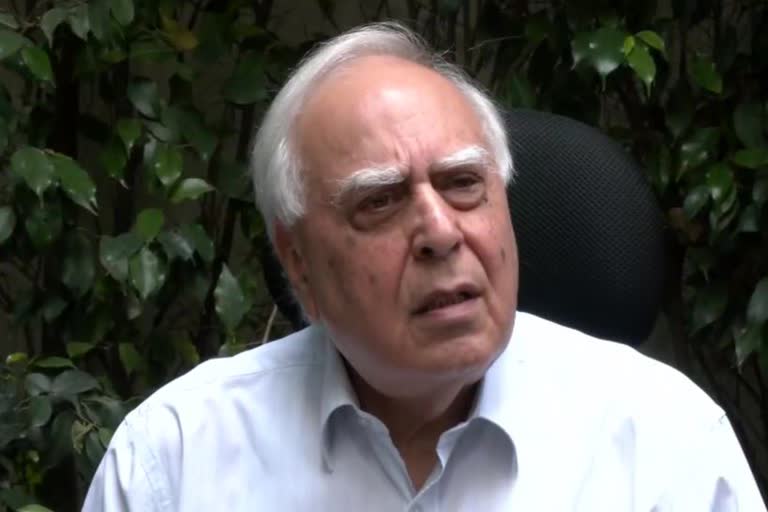 Kapil Sibal  കപില്‍ സിബല്‍  കോണ്‍ഗ്രസ്  Congress party  ഡല്‍ഹി  Congress party should be strengthened  Aicc meeting  rahul gandhi