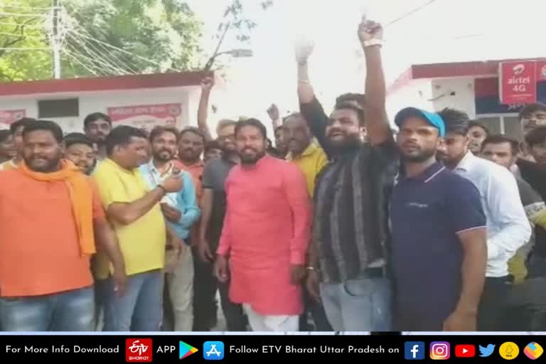 bjp workers protest against threat to businessman in aligarh