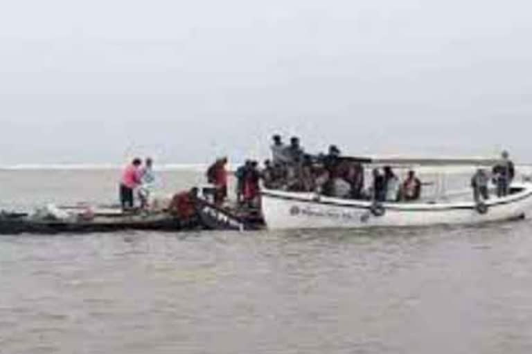 Four killed as boat capsizes in Padma river