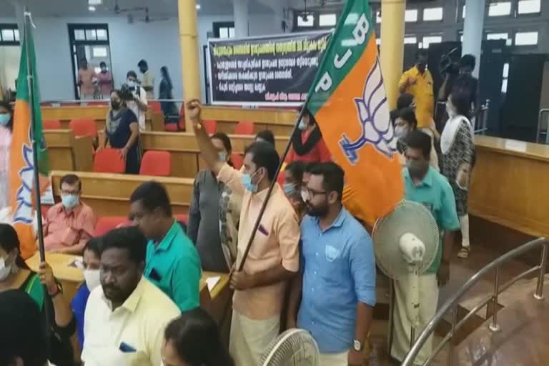 bjp councilors in thiruvananthapuram corporation protest against corruption  bjp councilor  thiruvananthapuram corporation  corruption  തിരുവനന്തപുരം നഗരസഭ  ബിജെപി  അഴിമതി  ബിജെപി കൗൺസിലർമാർ