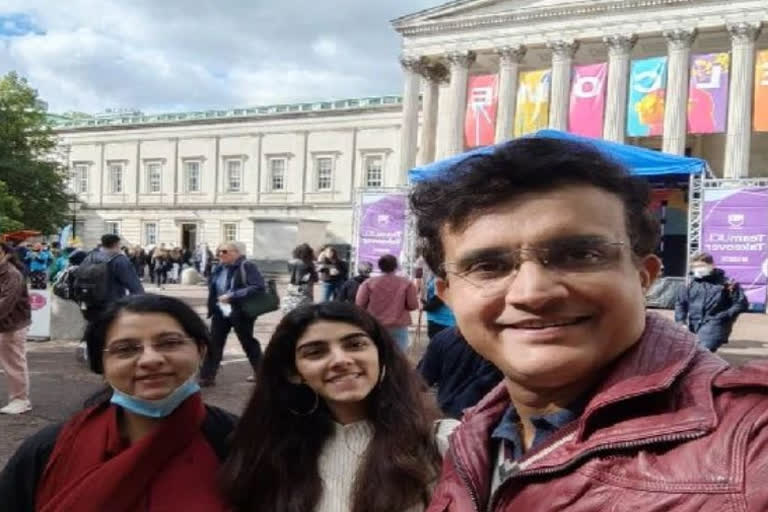 sourav-ganguly-spent-a-lovly-moment-with-family-in-london