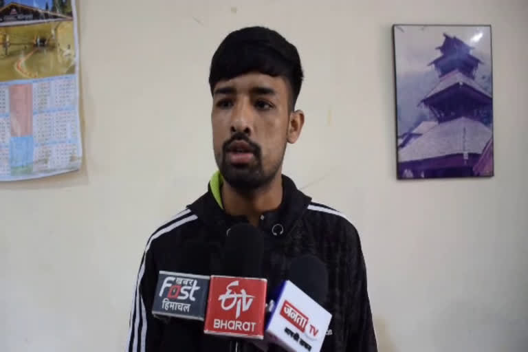 Player Parv Pathania of bhuntar needs help for international competition of kick boxing