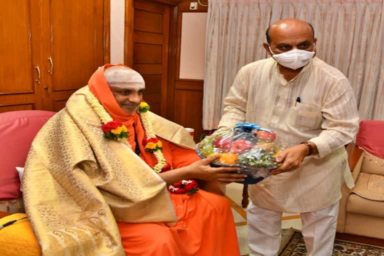 cm basavaraja bommai meets sutturu sri