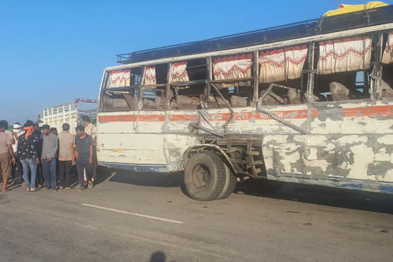 road accident in bhind  Madhya Pradesh  Bhind District  National Highway  Gohad  മധ്യപ്രദേശിൽ ബസ് അപകടം  ബസ് അപകടം  അപകടം  ഗോഹാഡ് ബസ് അപകടം