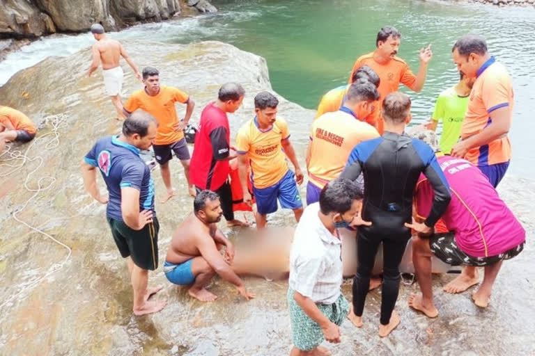 ഒഴുക്ക് യുവാവ് മൃതദേഹം വാര്‍ത്ത  പതങ്കയം പുഴ യുവാവ് മൃതദേഹം വാര്‍ത്ത  പതങ്കയം യുവാവ് മൃതദേഹം വാര്‍ത്ത  കോഴിക്കോട് യുവാവ് മൃതദേഹം വാര്‍ത്ത  കോടഞ്ചേരി യുവാവ് മൃതദേഹം വാര്‍ത്ത  പുഴ ഒഴുക്ക് യുവാവ് മരണം വാര്‍ത്ത  പതങ്കയം പുഴ ഒഴുക്ക് യുവാവ് മരണം വാര്‍ത്ത  പതങ്കയം പുഴ യുവാവ് മരണം വാര്‍ത്ത  പതങ്കയം പുഴ യുവാവ് മൃതദേഹം വാര്‍ത്ത  kozhikode body missing man news  missing man found dead news  pathankayam river drowning news  man found dead pathankayam river news