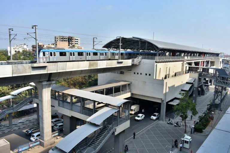 Chhattisgarh man jumps to death from Hyderabad Metro station