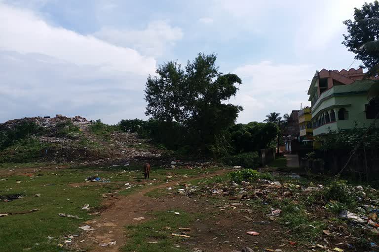 Dumping of garbage in Dumka