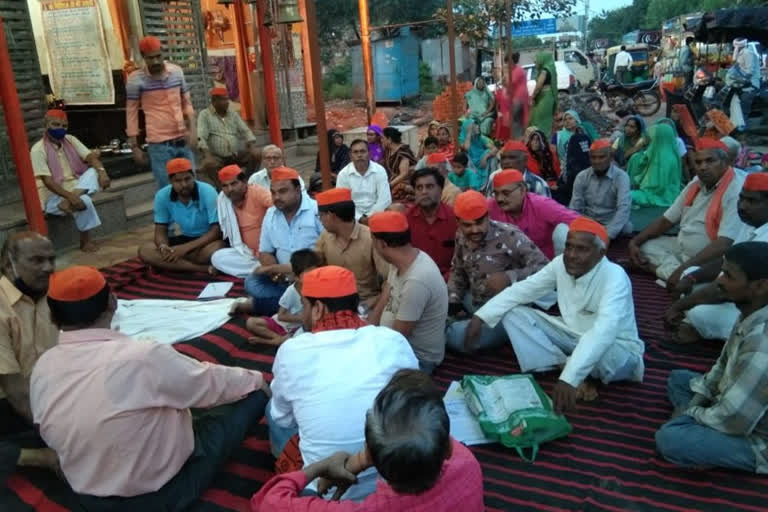 hindu-mahasabha-organizes-a-unique-seminar-to-talk-about-nathuram-godse-and-apte-ideology-on-gandhi-jayanti