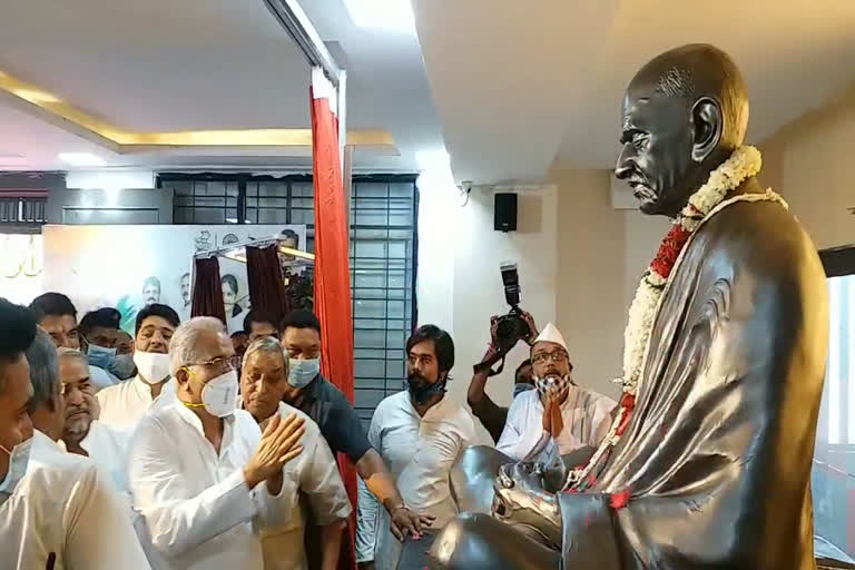 Unveiling of Bapu's statue