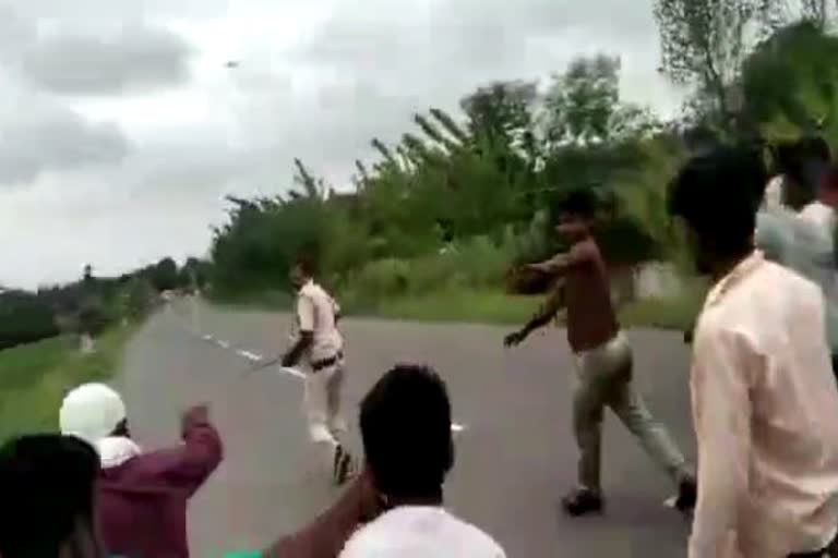 सीतामढ़ी में पुलिस की पिटाई