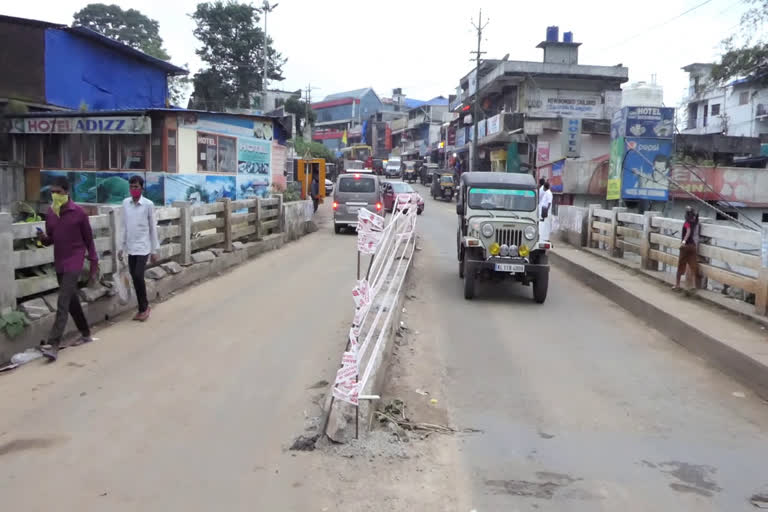 പൂപ്പാറ പഴയ പാലം വാര്‍ത്ത  പൂപ്പാറ പഴയ പാലം  പൂപ്പാറ പഴയ പാലം അപകടം വാര്‍ത്ത  ഇടുക്കി പൂപ്പാറ വാഹനാപകടം വാര്‍ത്ത  കൊച്ചി-ധനുഷ്‌കോടി ദേശീയപാത അപകടം വാര്‍ത്ത  പൂപ്പാറ ടൗണ്‍ പഴയ പാലം വാര്‍ത്ത  idukki poopara brirdge news  idukki poopara brirdge  idukki poopara brirdge accident prone news  idukki poopara brirdge accident news