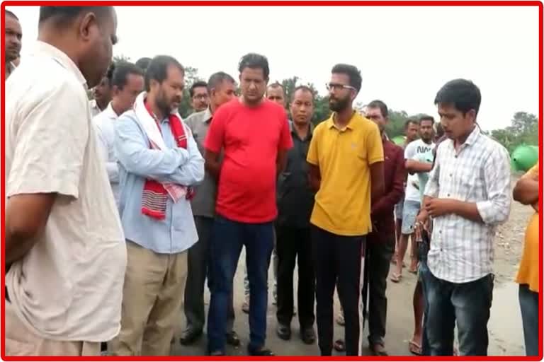 Akhil Gogoi visits construction site of Majuli Jorhat bridge