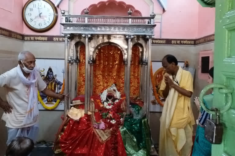 Three Hundred Year Old Goddess Sarbamangala is Worshiped in East Burdwan