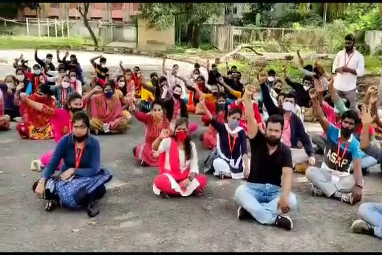 health staff protest in Bangalore