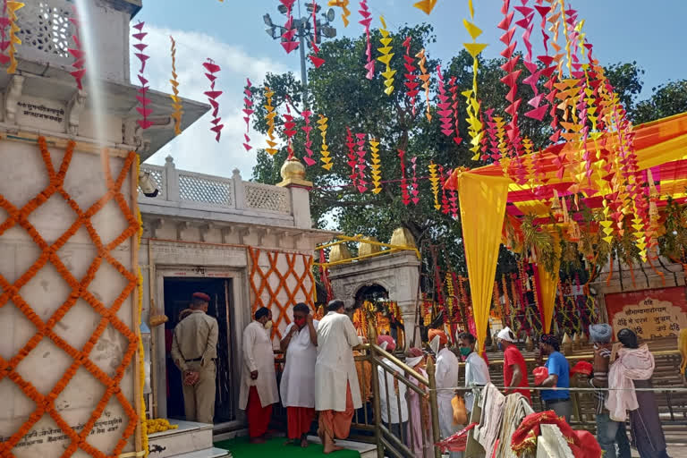 maa naina devi temple decorated