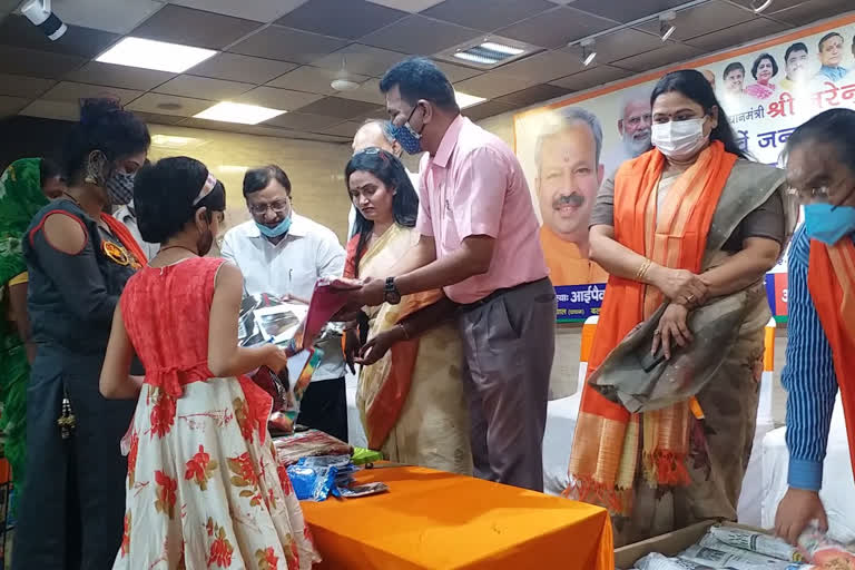 distribution of Sarees masks and sanitary pads to women in Shahdara