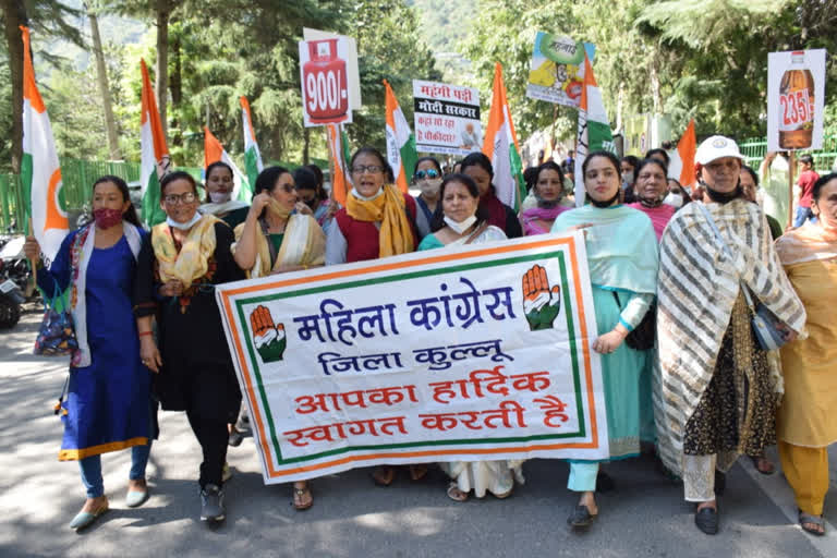 mahila congress protest in kullu