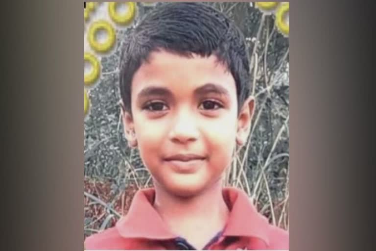 rabies  seven year old boy dies of rabies in kasaragod  ഏഴുവയസുകാരൻ പേവിഷ ബാധയേറ്റ് മരിച്ചു  ആനന്ദ്  കോഴിക്കോട് മെഡിക്കൽ കോളജ്  ആലന്തട്ട എ.യു.പി സ്‌കൂൾ  പേവിഷ ബാധ  പേവിഷ ബാധയേറ്റ് മരിച്ചു