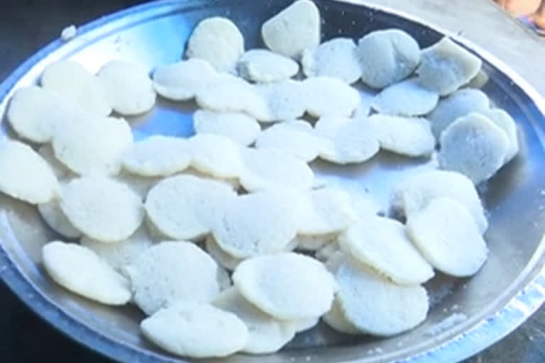 Couple from AP's East Godavari sell idli for one rupee