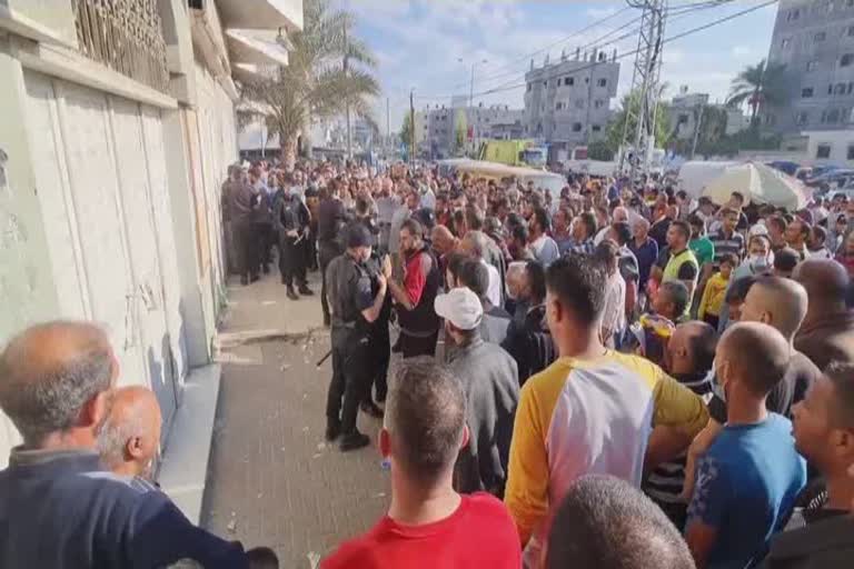 thousands palestinians queue in gaza for israeli work permits