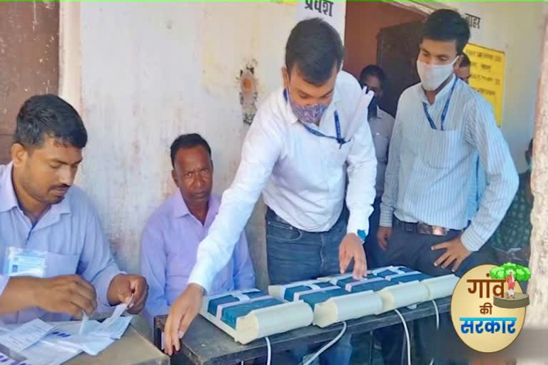 Polling disrupted due to EVM failure in Patghagar Panchayat of Munger