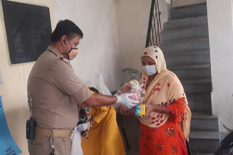 police distributed kits