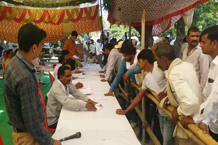 crowd of candidates gathered for nomination on the last day in Dholpur