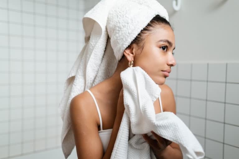 skin care, skincare, skincare tips, how to take care of skin, what skin routine should we follow, what should be the skincare routine, how to have a smooth skin, skin cleansing, how to cleanse the skin, why is skin cleansing important, what is skin cleansing, day time skincare routine, night time skincare routine