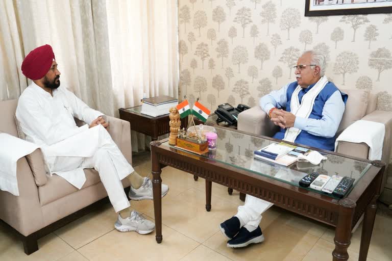 Punjab CM Charanjit Singh Channi meets Haryana CM Manohar Lal at chandigarh