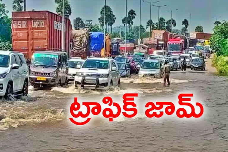 హైదరాబాద్​-బెంగళూరు హైవేపై భారీ వరద