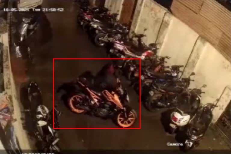 serial bike theft captured in cctv