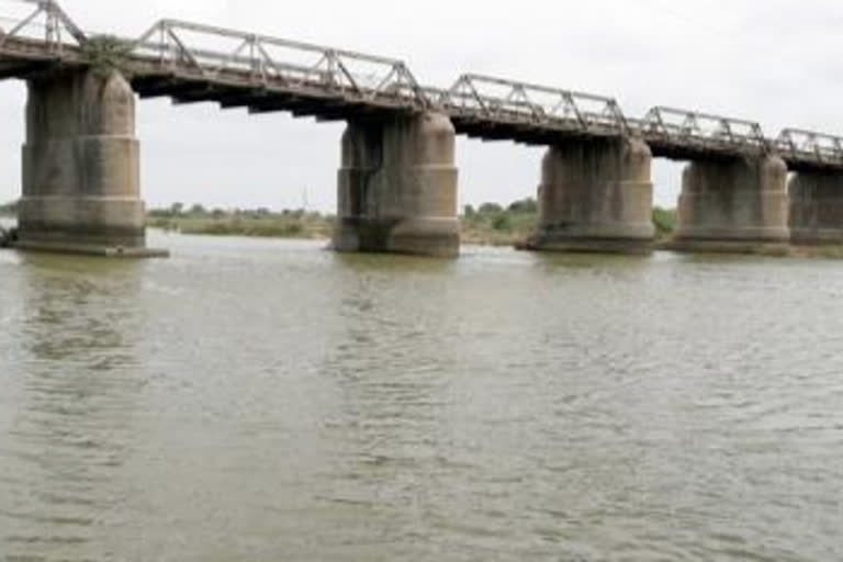 conductor who jumped into the kundu river karnulu