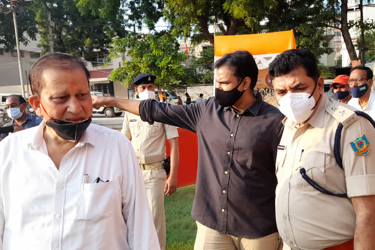 seraikela dc inspection in durga puja pandal