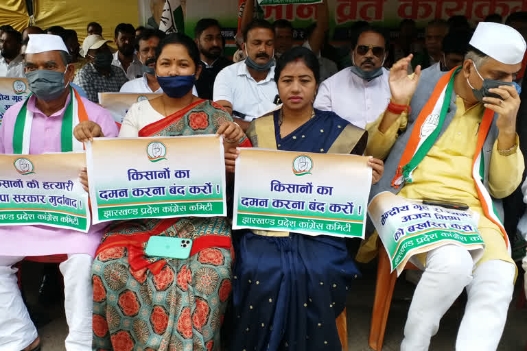 Lakhimpur Kheri controversy Jharkhand Congress workers protest against NDA government in front of Ranchi Raj Bhavan