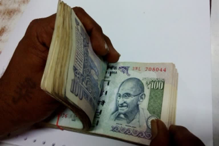 Rupee slumps 37 paise to 75.36 against US dollar