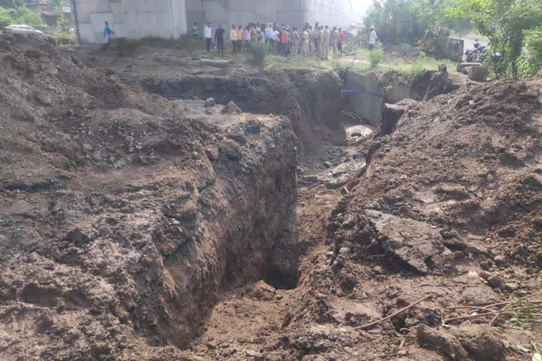 कामगाराचा ढिगाऱ्याखाली दबून मृत्यू