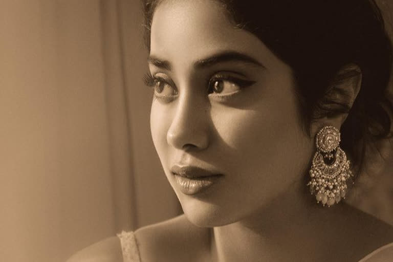 janhvi kapoor latest pics