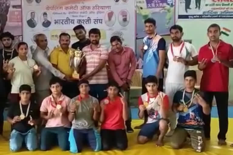 bhiwani wrestlers won medal