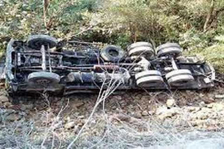 truck accident at Latehar