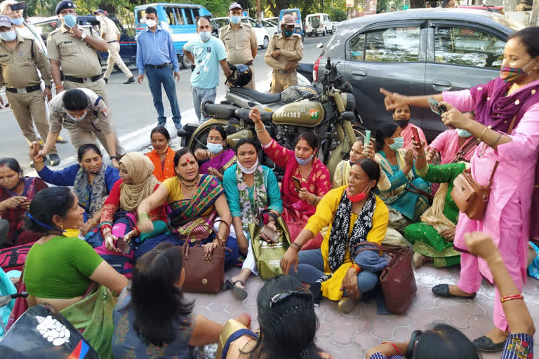 कैबिनेट फैसले से निराश आशा कार्यकर्ता