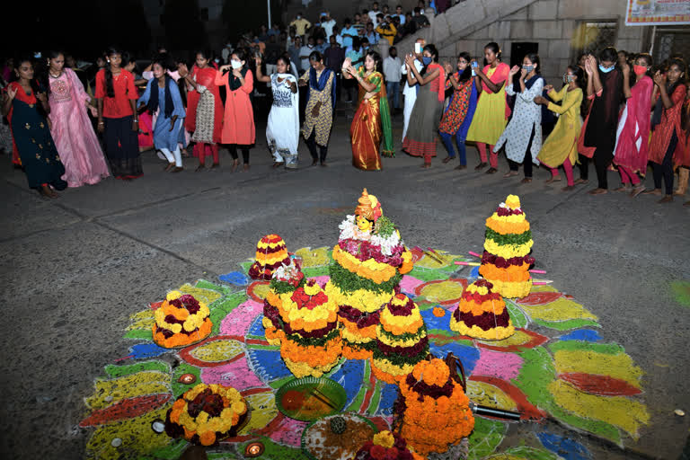 bathukamma-flowers-like-tangedu-gunugu-banthi-and-chamanthi-have-many-health-principles